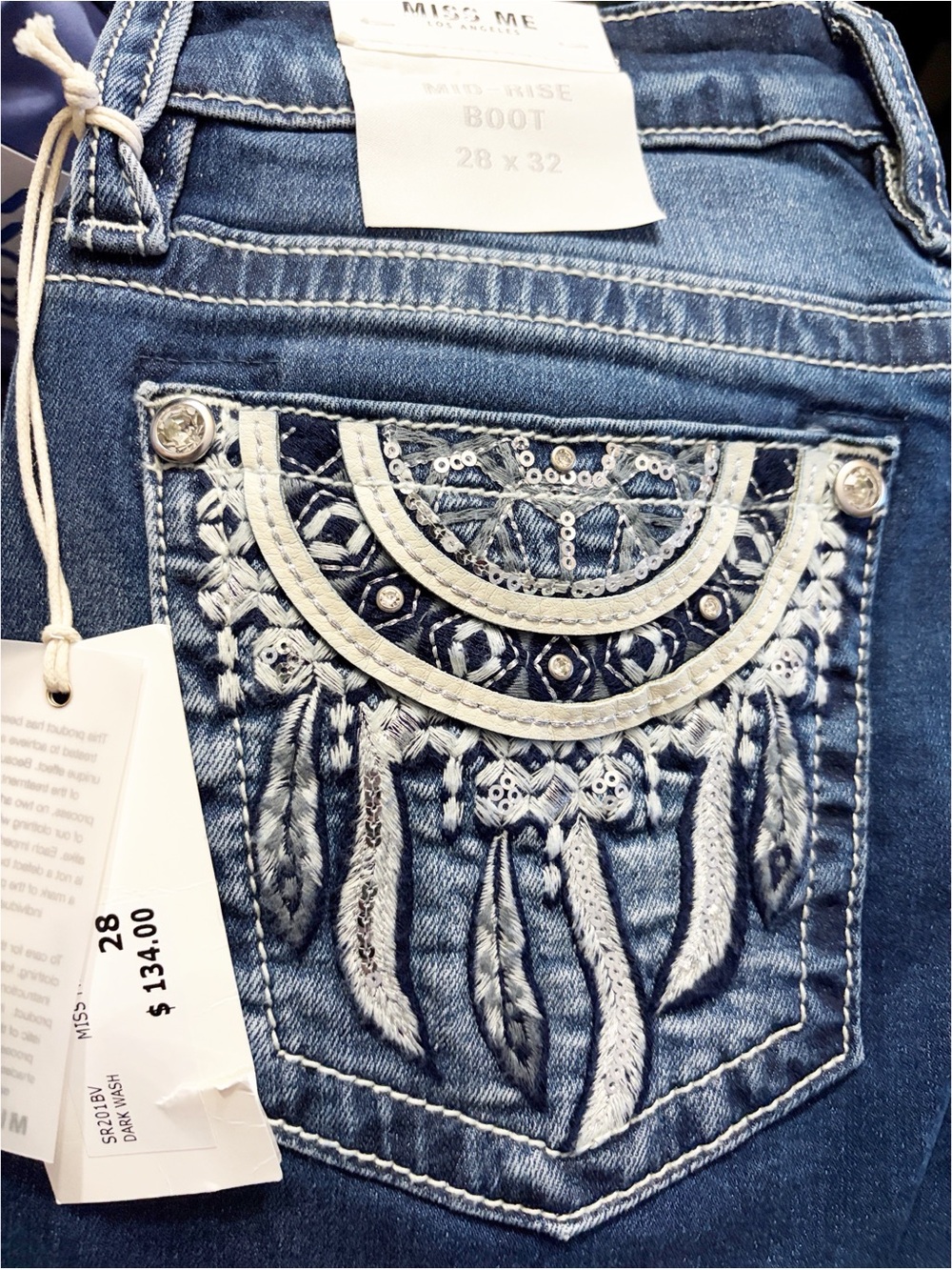 Miss Me Bootcut Jeans 28 x 32
Dark Wash New Dreamcatcher Embroidered Embellished